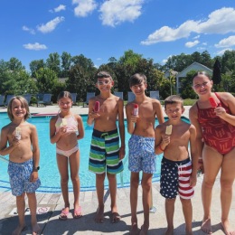 We enjoyed giving out popsicles by the pool! 💦 A huge thanks to @commonpops for providing the yummy popsicles. Here’s to many more sunny days and sweet treats together! ☀️
#popsicles #pool #popsiclesbythepool #yeahthatgreenville #gvltoday #gvlliving #greenville Instagram post from @HomesteadatHartness on July 10, 2024 14:10:29pm